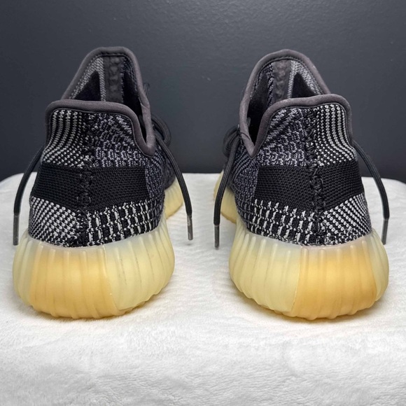 Yeezy Boost 350 V2 'Carbon' – Size 11 - Picture 6 of 10